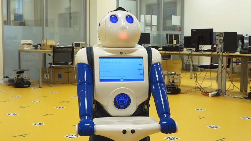 Do Česka zamíří sto robotů pro seniory, čeká se na dopravu z Číny